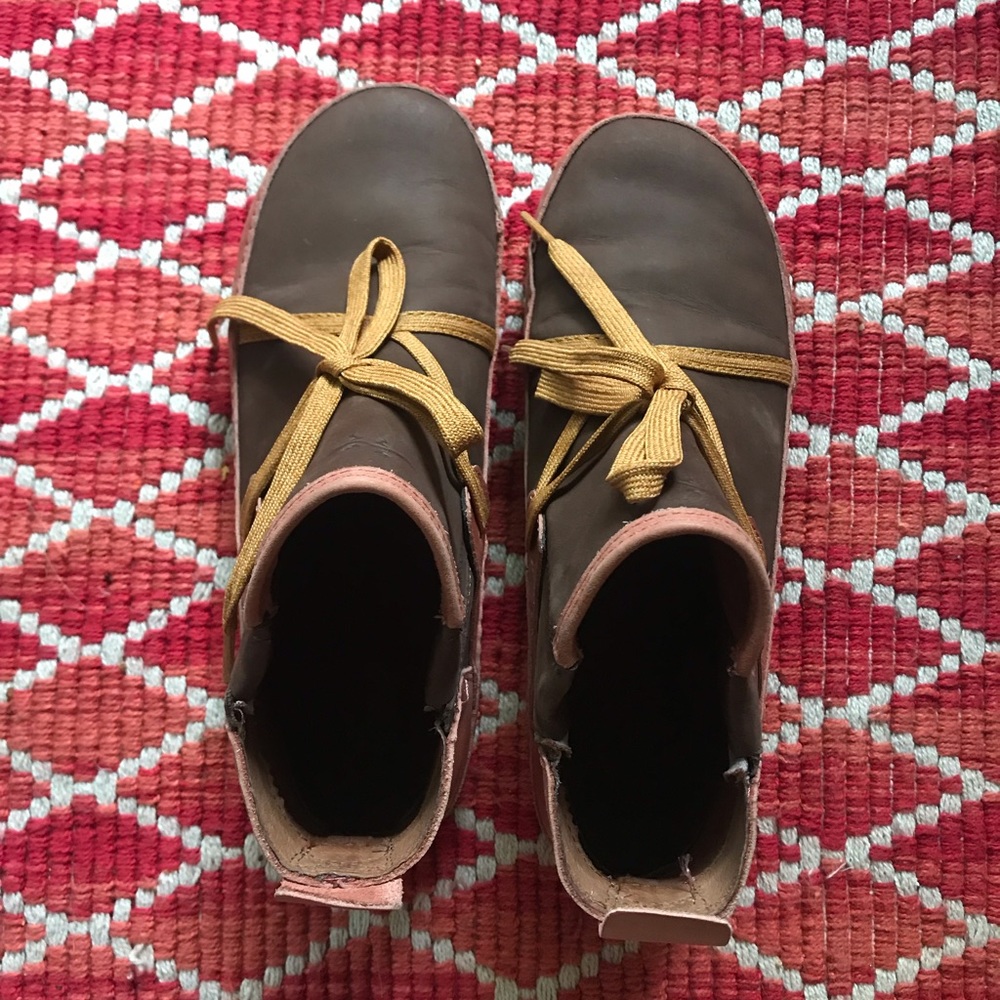 Freaking CUTE Chaco ankle boots